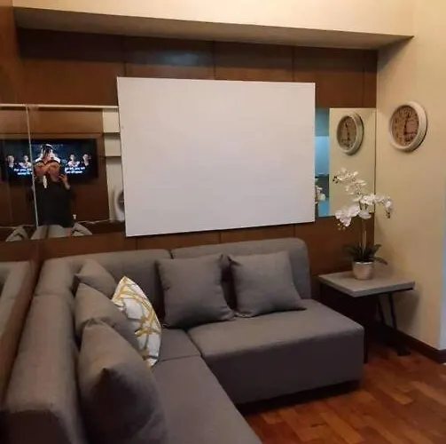 Across Greenbelt! 1 Bedroom Appartement