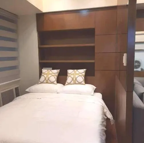 Across Greenbelt! 1 Bedroom Appartement